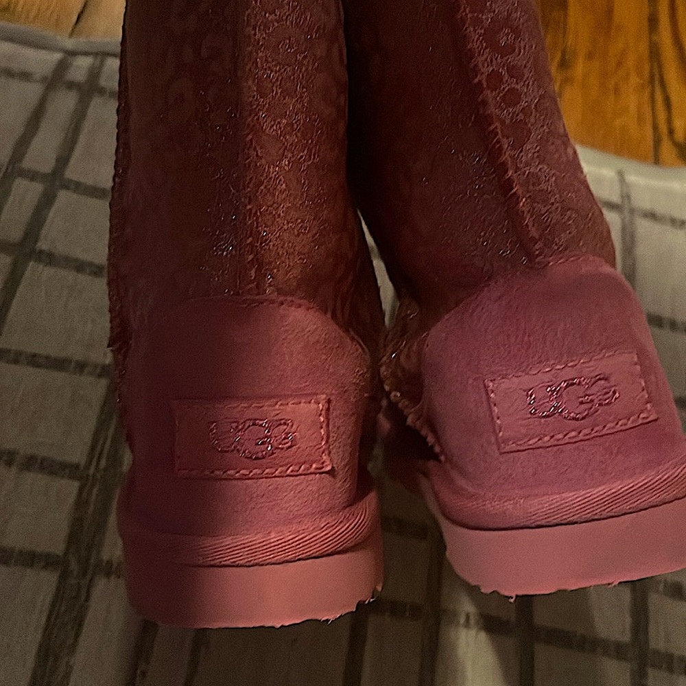 Selling Uggs 12 toddler. Retail is $100. In good condition. Only shipping USA.